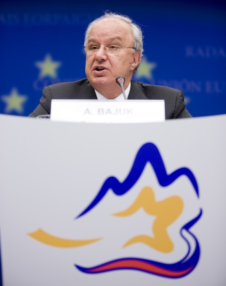 Predsednik Sveta ECOFIN Andrej Bajuk na novinarski konferenci po zasedanju Sveta