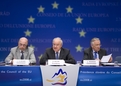 Evropski komisar za ekonomske in monetarne zadeve Joaquin Almunia, slovenski minister za finance in predsednik Sveta ECOFIN Andrej Bajuk ter László Kovács, evropski komisar za davke in carinsko unijo, na novinarski konferenci po zasedanju Sveta ECOFIN