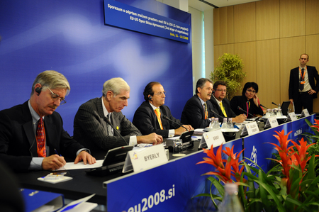 John R. Byerly, Boyden Gray, Daniel Calleja Crespo, Director of Aviation of DG TREN at the EC; Mirko Komac and Liza Poljak, spokesperson at the Slovenian ministry of transport