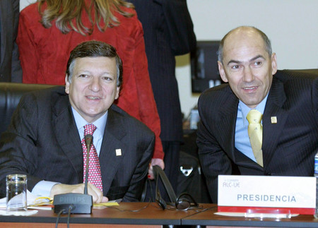 Premier ministre slovène et président du Conseil européen Janez Janša et Président de la Commission européenne Jose Manuel Barroso à Sommet l'UE – Communauté andine des nations