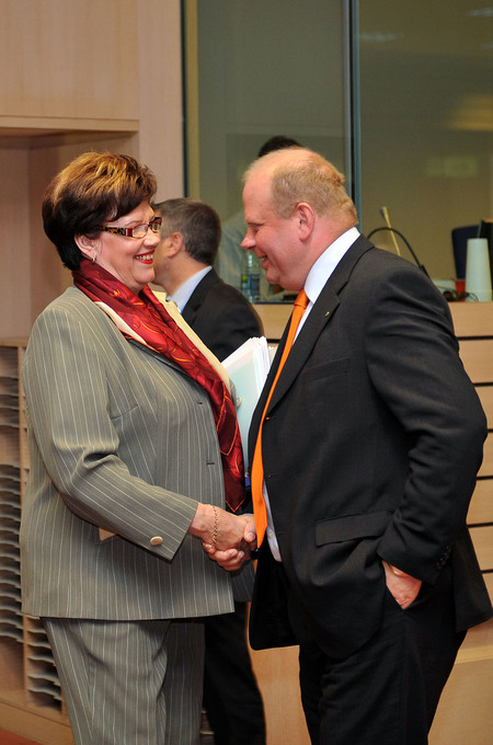 Ministre finlandais d'Agriculture et des Forêts Sirkka-Liisa Anttila et ministre suédois d'Agriculture Eskil Erlandsson