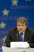 Ministre Iztok Jarc lors de la conférence de presse