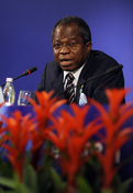 Nigerian Minister for Foreign Affairs Ojo Maduekwe at the press conference