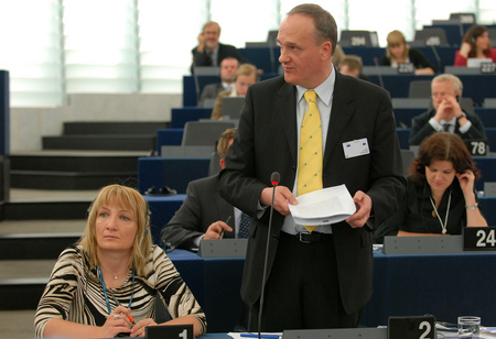 Slovenski minister za okolje in prostor Janez Podobnik med svojim nastopom v Evropskem parlamentu
