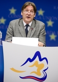 Vasko Simoniti, le ministre slovène de la Culture, lors de la conférence de presse