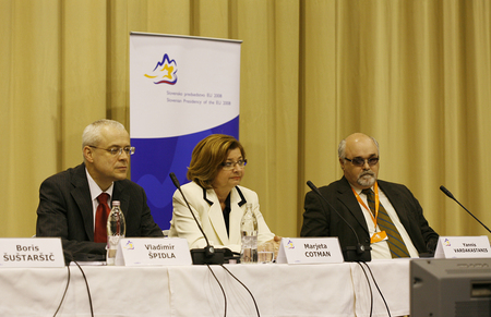 European Commissioner Vladimir Špidla, Slovenian Minister Marjeta Cotman and the president of the European Disability Forum Yannis Vardakastanis