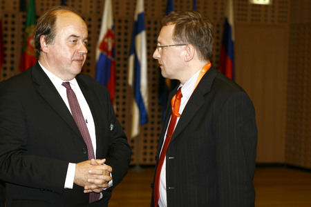 Chef de la délégation française Pierre Legueltel et Peter Volasko, chef de l'Office Coopération internationale et affaires européennes auprès du ministère slovène de l'Enseignement supérieur, des Sciences et de la Technologie
