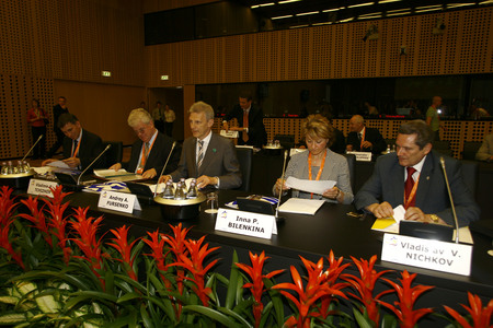 Ruska delegacija med srečanjem