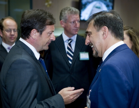 Slovenian Minister of Defence Karl Erjavec and Italian Minister of Defence Ignazio La Russa prior to the start of the Council