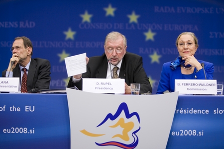 Javier Solana, Dimitrij Rupel et Benita Ferrero-Waldner lors de la conférence de presse