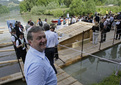 Ministre Iztok Jarc avant l'embarquement à bord du radeau sur la rivière Drava