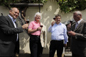 Maire de Maribor Franc Kangler, commissaire européenne Mariann Fischer Boel et ministre Iztok Jarc portent un toast devant la plus vieille vigne du monde (Maribor)