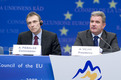 Andris Piebalgs, le commissaire européen, chargé de l'Énergie et Andrej Vizjak, le ministre slovène de l'Économie, lors de la conférence de presse