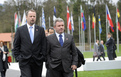 Ministre slovène Andrej Vizjak et ministre tchèque Martin Říman sur leur chemin de déjeuner
