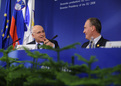 Commissaire Dimas et le ministre slovène Janez Podobnik lors de la conférence de presse