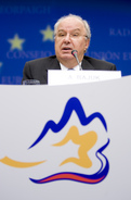 Ministre des Finances slovène Andrej Bajuk lors de la conférence de presse qui a suivi la réunion du Conseil ECOFIN