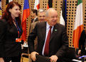 Ministre slovène Andrej Bajuk avant la séance plénière au Centre de congrès de Brdo