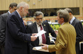 Ministers discuss before working lunch