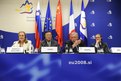 Conférence de presse tenue par commissaire européenne chargée des relations extérieures et de la politique de voisinage Benita Ferrero Waldner, ministre chinois des Affaires étrangères Yang Jiechi, ministre slovène des Affaires étrangères Dimitrij Rupel et Haut Représentant pour la politique étrangère et de sécurité commune Javier Solana