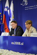 Conférence de presse de la Présidence : commissaire Janez Potočnik et ministre Mojca Kucler Dolinar