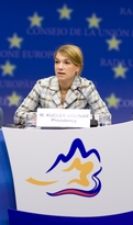 Minister of Higher Education, Science and Technology Mojca Kucler Dolinar at the press conference