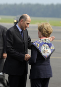 Slovenian Prime Minister Janez Janša saying farewell to the First Lady Laura Bush