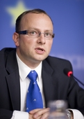 Ministre slovène des Transports Radovan Žerjav lors la conférence de presse
